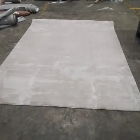 QUALITY DESIGNER AREA RUG - APPROXIMATELY 270X197