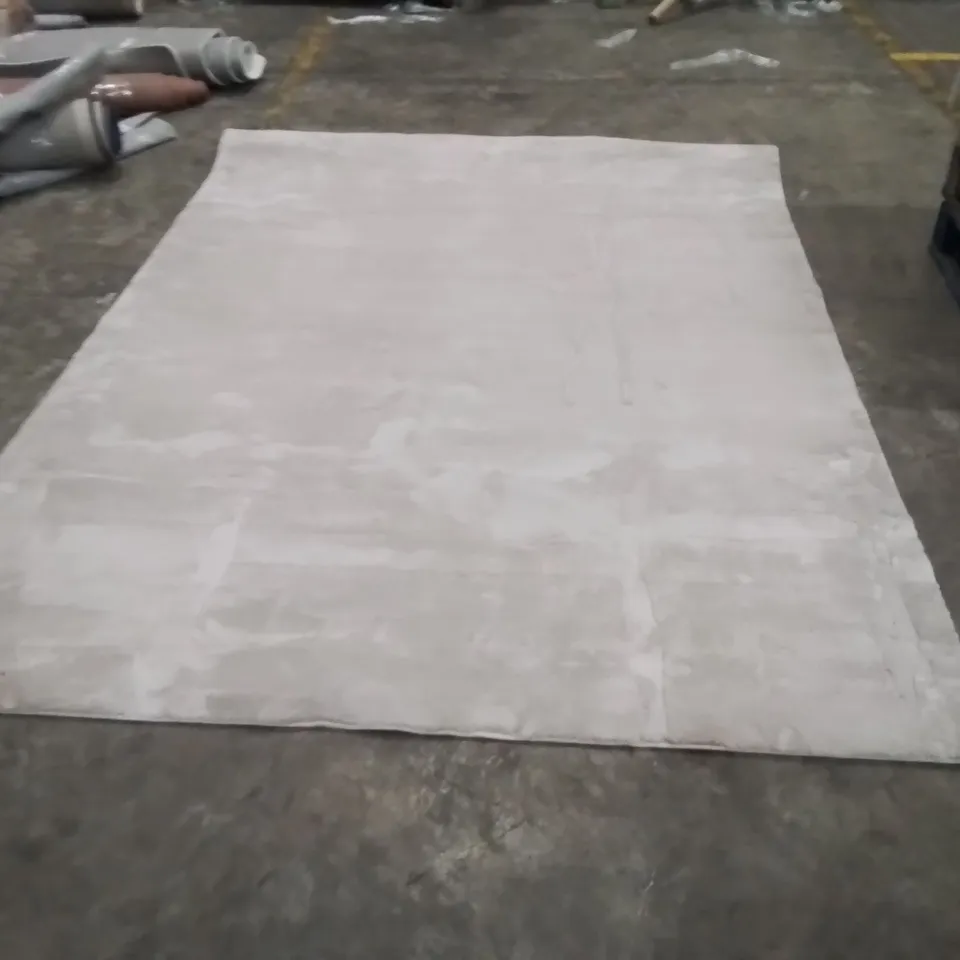 QUALITY DESIGNER AREA RUG - APPROXIMATELY 270X197