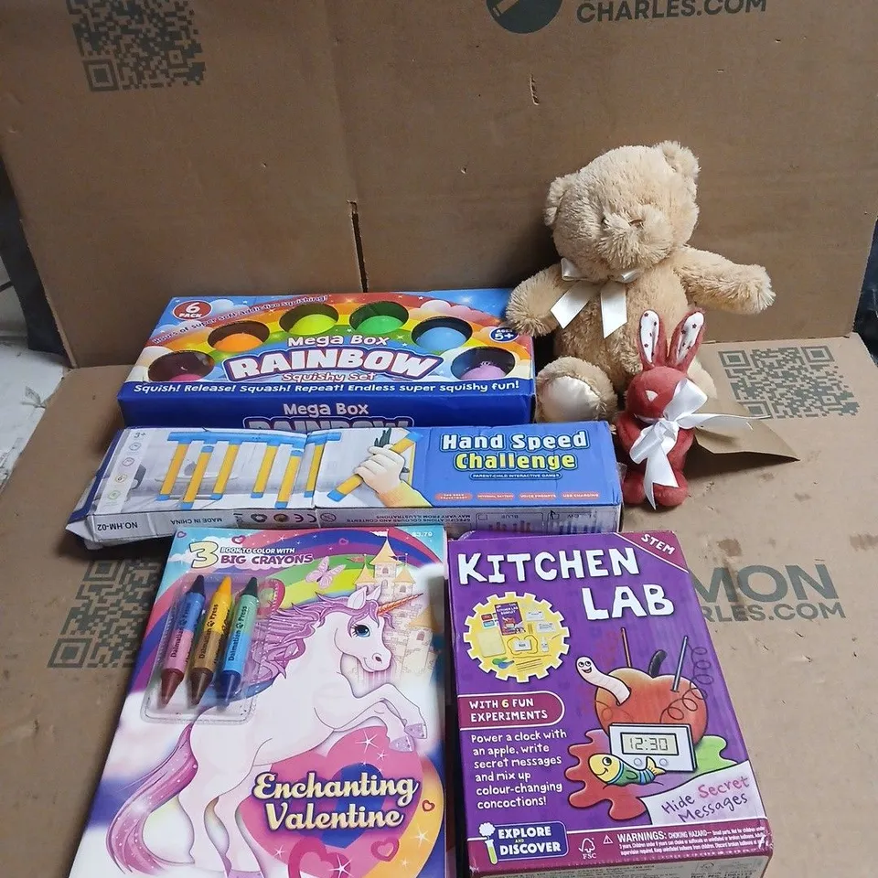 BOX OF APPROXIMATELY 30 ASSORTED TOYS/GAMES TO INCLUDE RAINBOW SQUISHY SET, TEDDY BEAR, COLOURING BOOKS, HAND SPEED CHALLENGE GAME ETC