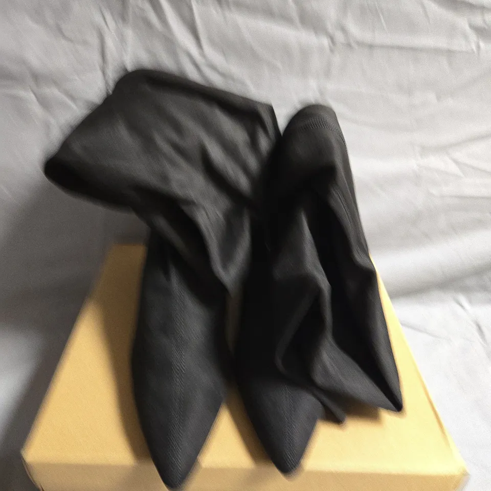 BOXED PAIR OF RAID LONDON BLOCK HEEL OVER THE KNEE BOOTS - UK SIZE 5
