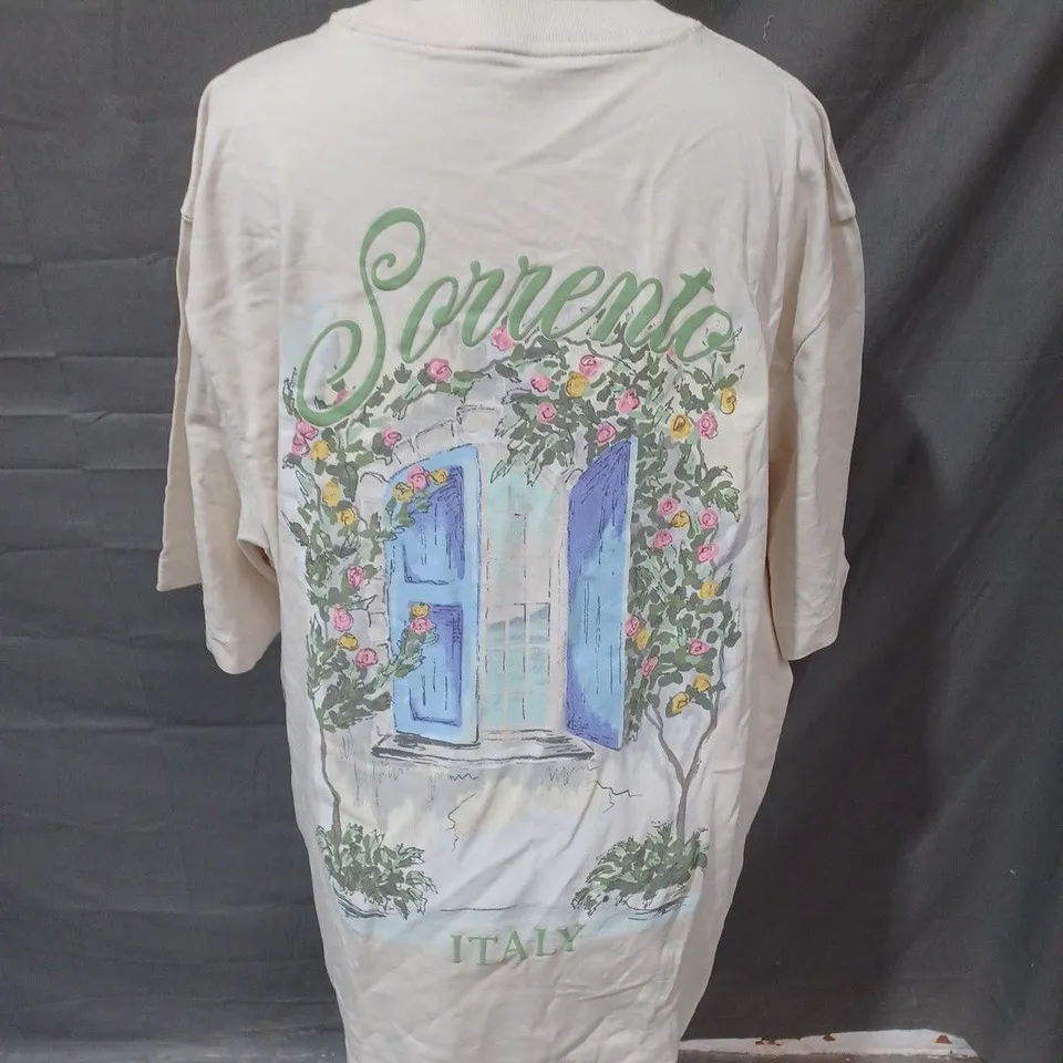ABERCROMBIE AND FITCH GRAPHIC T-SHIRT SIZE L