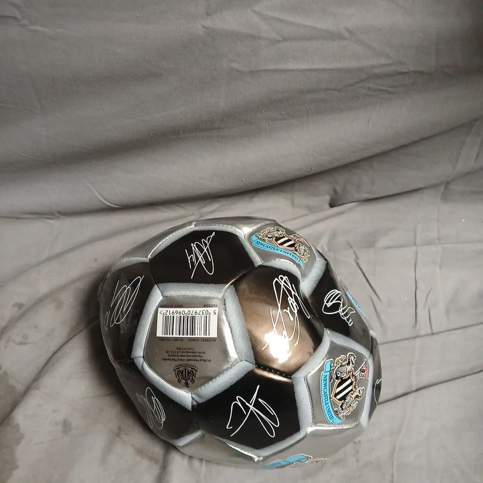 NEWCASTLE UNITED SIGNED FOOTBALL – AUTOGRAPHED WITH CLUB CREST