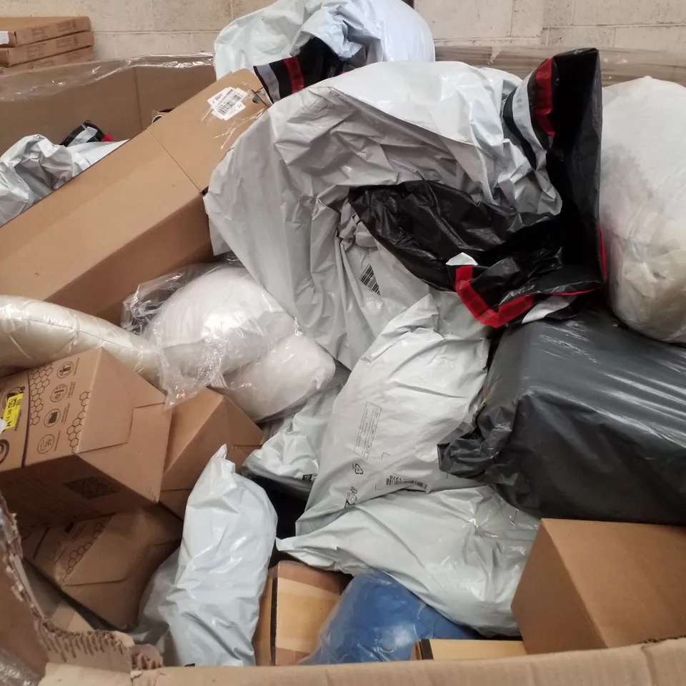 PALLET CONTAINING ASSORTED CUSHIONING & PILLOWS