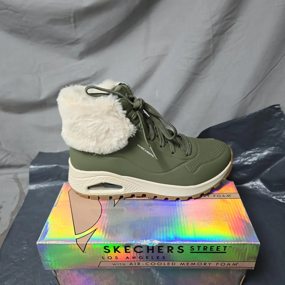 SKECHERS STREET LOS ANGELES OLIVE GREEN FUR-LINED BOOTS – MEMORY FOAM SIZE 4.5