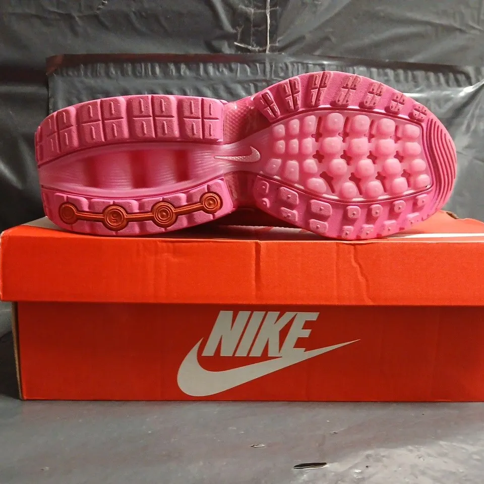 BOXED PAIR OF NIKE AIR MAX DN TRAINERS IN PINK SIZE UK 7