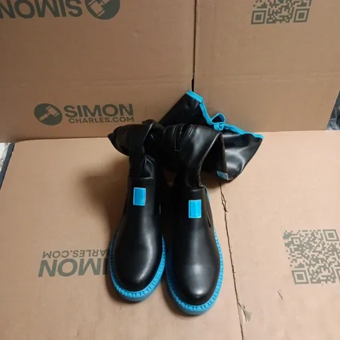 KOI X HATSUNE MIKU BOOTS – BLACK/BLUE, UK 3 (US5), STYLE SWA-111