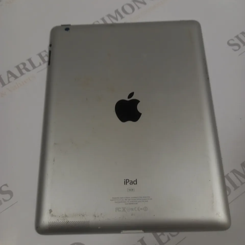 APPLE IPAD 16GB TABLET IN SILVER - A1416