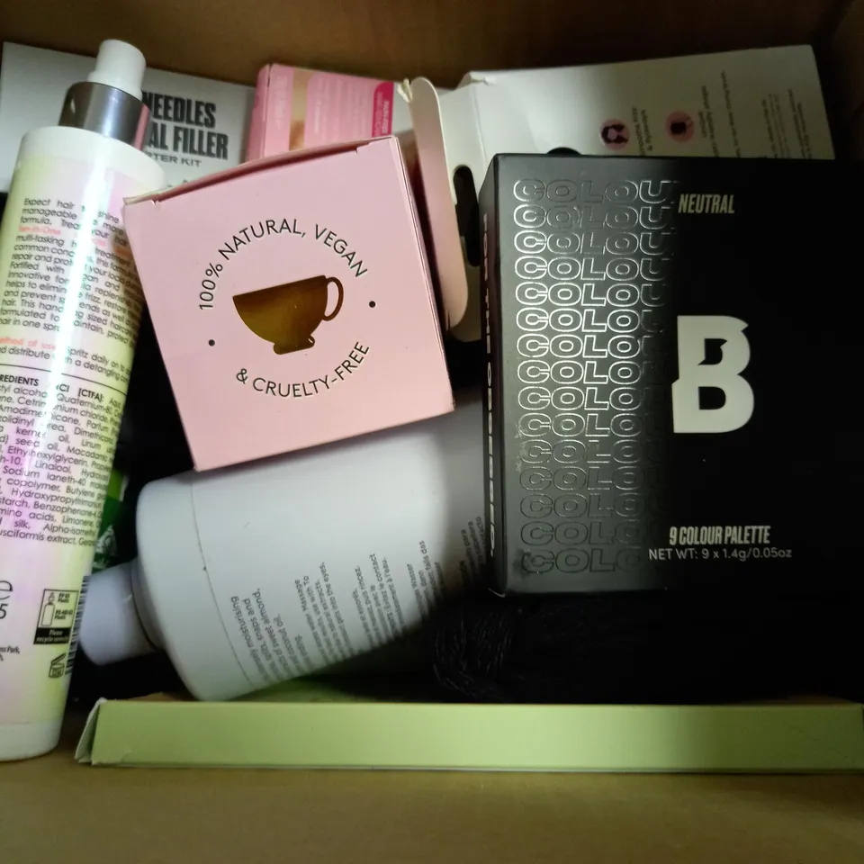 BOX OF APPROXIMATELY 20 ASSORTED COSMETIC ITEMS TO INCLUDE PIXI SKINTREATS MASK, BEAUTY WORKS MIRACLE SPRAY, TEA MOISTURE BALM ETC