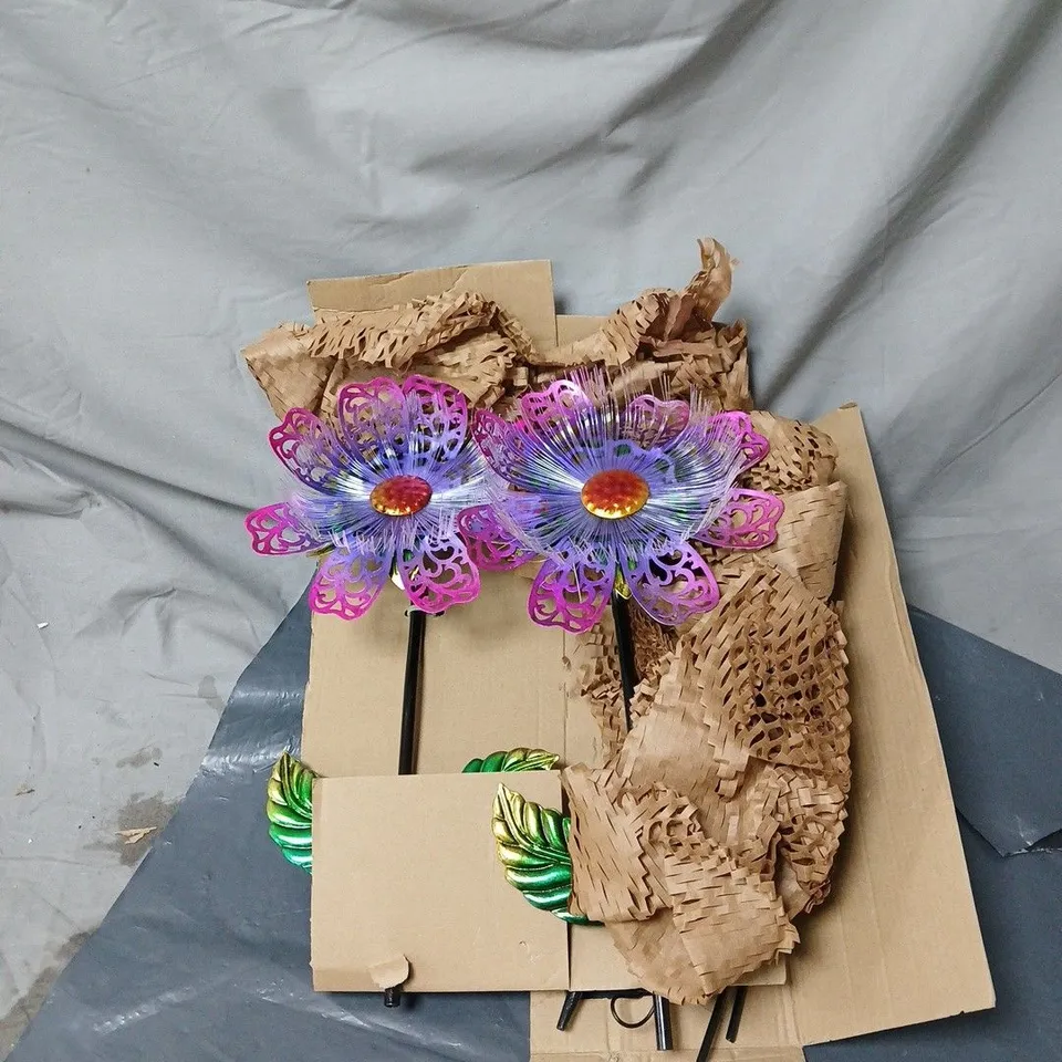 BOXED GARDEN REFLECTIONS SET OF 2 FIBRE OPTIC SOLAR METAL FLOWER STAKES IN PINK