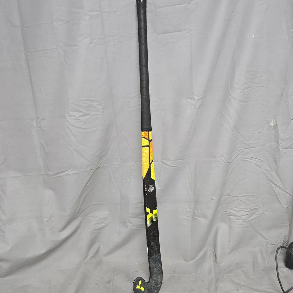 FIELD HOCKEY STICK – CARBON FIBRE, BLACK GRIP WITH YELLOW GRAPHICS