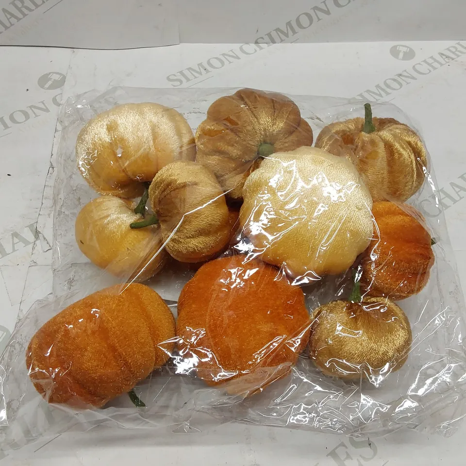 BOX OF BRAND NEW ASSORTED DECORATIONS INCLUDING APPROXIMATELY; 3X 36PCS ROUND WOOD CHIPS WITH HOLES AND COLOURED STRING, 1X STOBOK GOLD CHRISTMAS TREE STAR, 1X 12PCS ARTIFICIAL PUMPKINS.