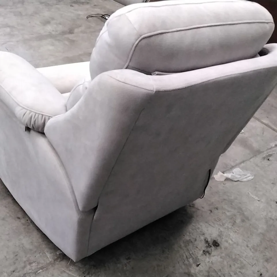 QUALITY BRITISH DESIGNER G PLAN MANUFACTURED KINGSBURY ELECTRIC RECLINER CHAIR - STINGRAY PLATINUM LEATHER 
