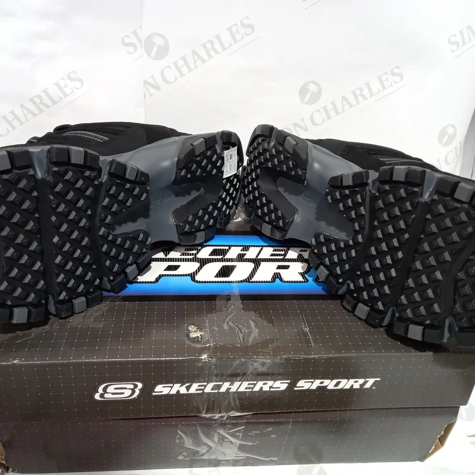 BOXED PAIR OF BLACK SKETCHERS SPORT - SIZE 10