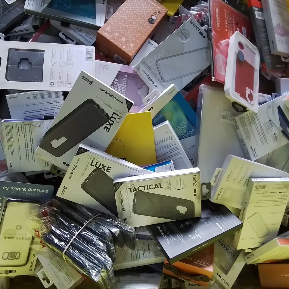 PALLET OF APPROXIMATELY 250 PHONE ITEMS TO INCLUDE - TECH21 EVOCHECK NOTE9 , TECH21 EVO LUXE S9+ , CASEIT RUGGED S9 ETC - COLLECTION ONLY 