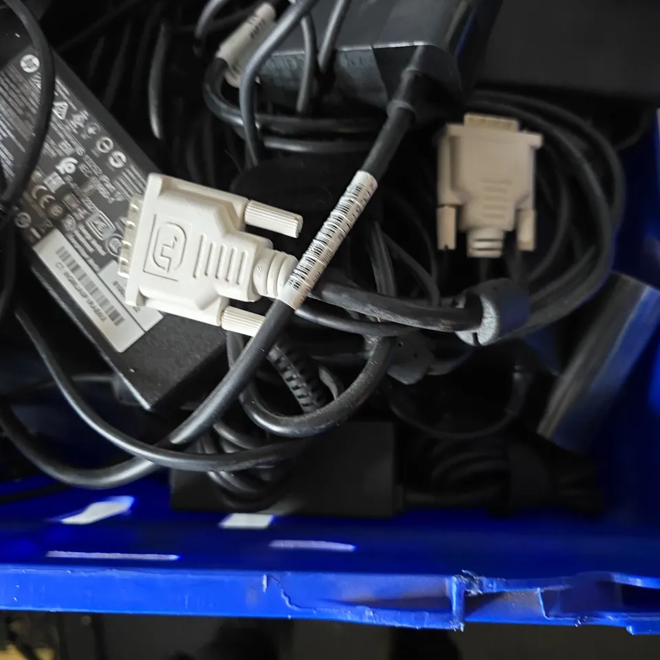 APPROXIMATELY 25 ASSORTED ITEMS TO INCLUDE - DVI CABLE , HP AC ADAPTER , ETHERNET CABLE - ETC - COLLECTION ONLY