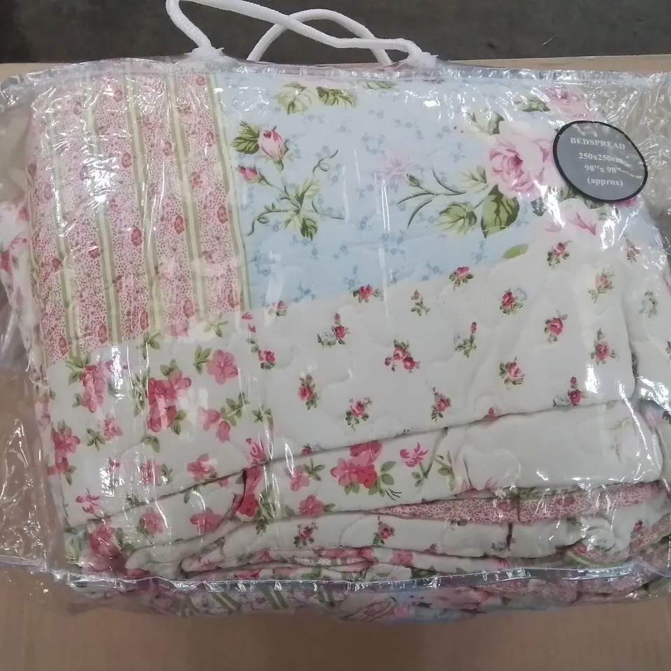 PRIME LINENS BEDSPREAD SET IN MEADOW - 250X250CM