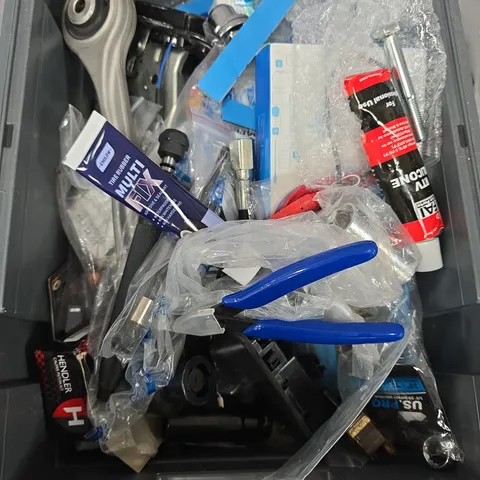 BOX OF ASSORTED CAR ITEMS TO INCLUDE - TOOLS - NUTS AND BOLTS - COLLECTION ONLY 