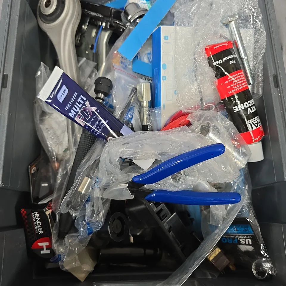 BOX OF ASSORTED CAR ITEMS TO INCLUDE - TOOLS - NUTS AND BOLTS - COLLECTION ONLY 