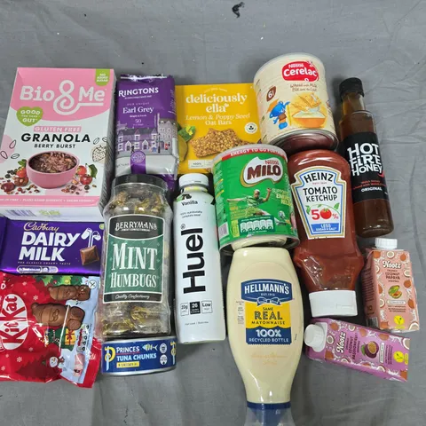 LOT OF APPROXIMATELY 35 ASSORTED FOOD ITEMS TO INCLUDE BIO & ME GRANOLA, TINNED FISH AND HOT FIRE HONEY SAUCE