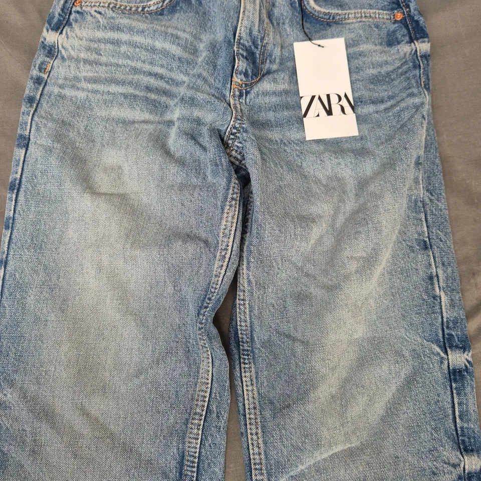 ZARA JEANS IN BLUE SIZE EU 34