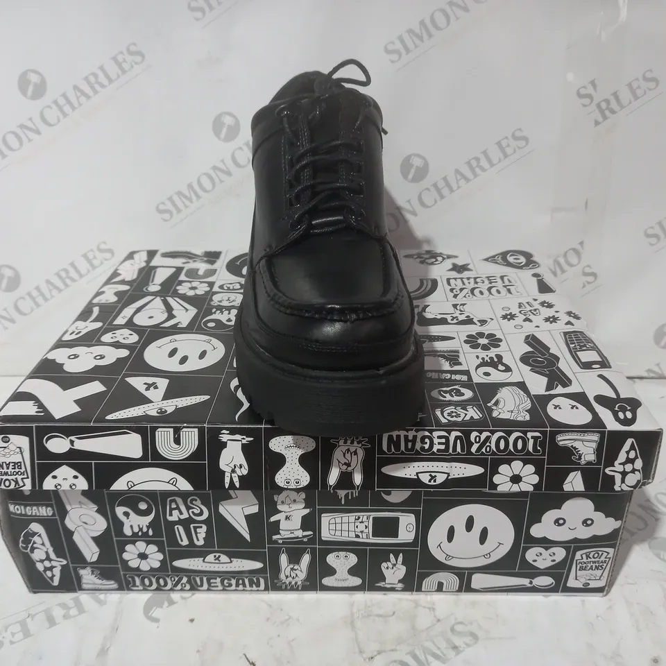 BRAND NEW BOXED PAIR OF KOI VEGAN LEATHER RORK WORKING BOOTS IN BLACK UK SIZE 8