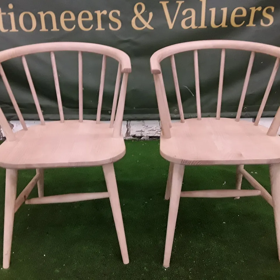 SET OF 2 OAK DINING CHAIRS