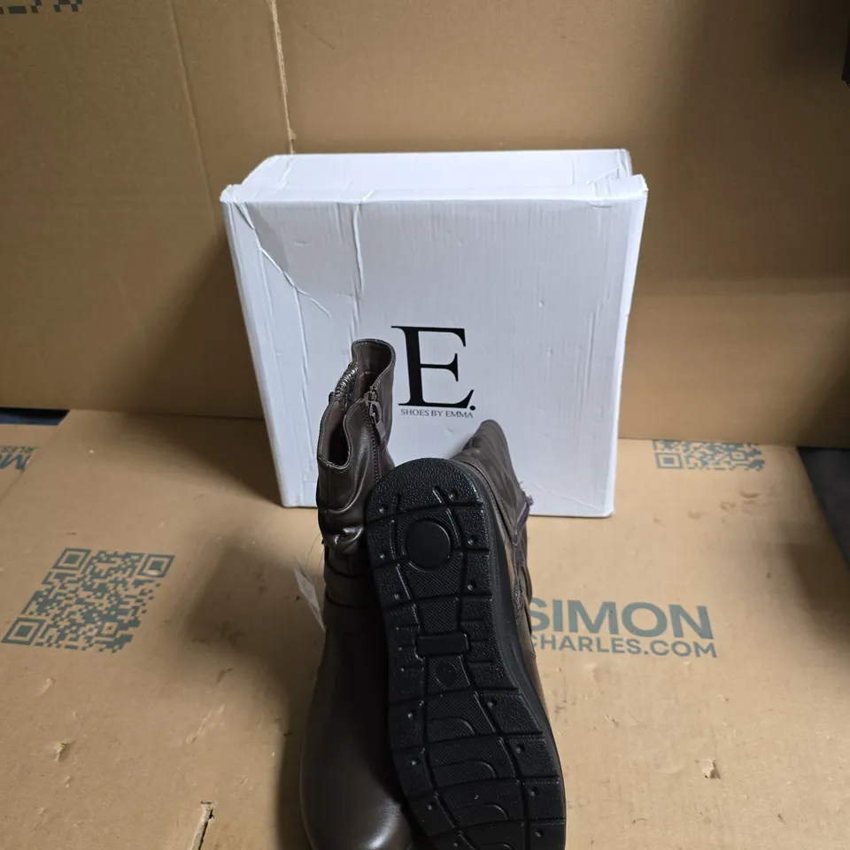 E. SHOES BY EMMA BROWN LEATHER ANKLE BOOTS WITH SIDE ZIP AND BUCKLE – UK SIZE 7