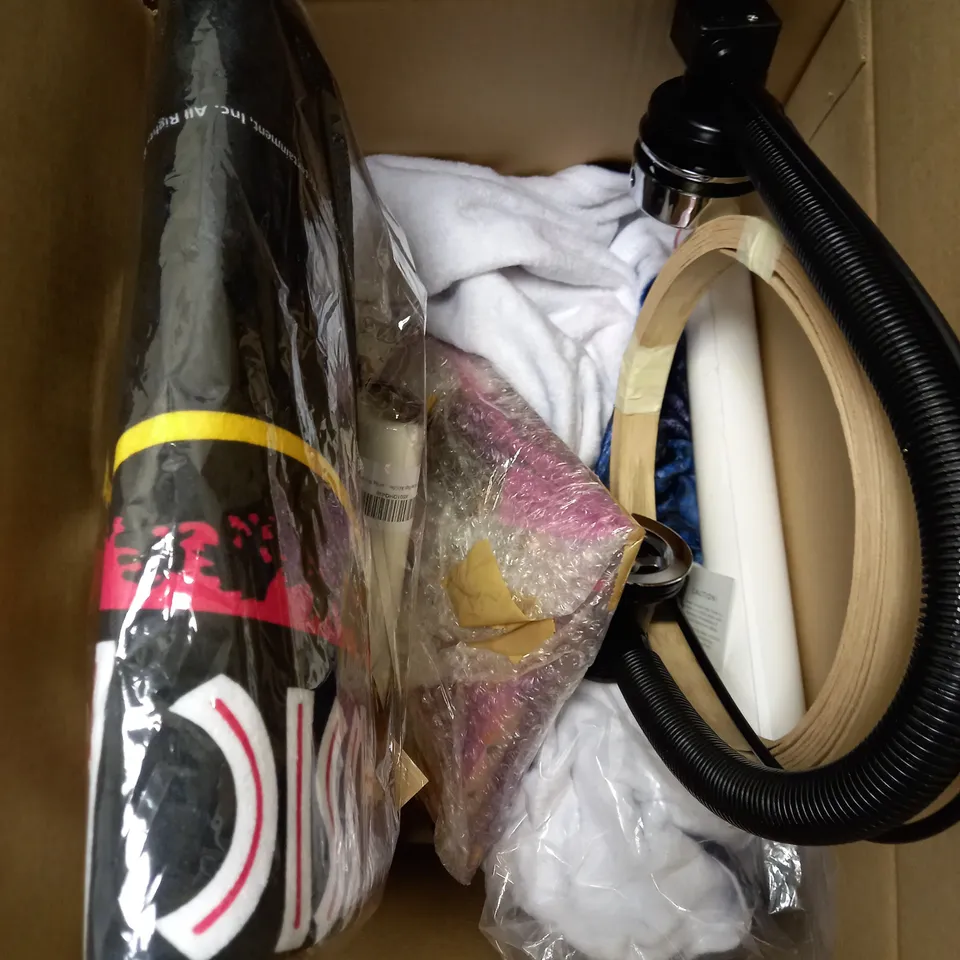 BOX OF APPROXIMATELY 10 ASSORTED HOUSEHOLD ITEMS TO INCLUDE PHONE STANDS, DIGITAL ALARM CLOCK, CABLE MANAGEMENT ETC