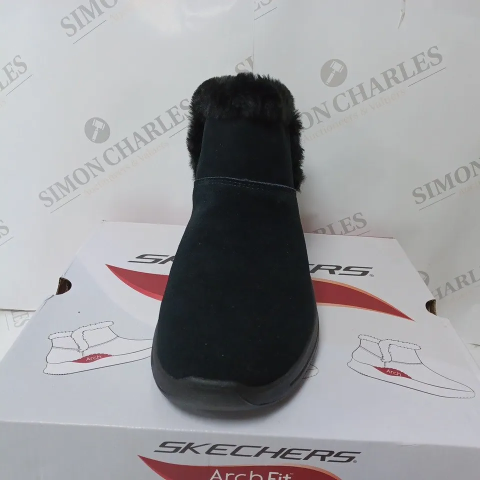 SKECHERS GO WALK ARCH FIT SUEDE CHUGGA BOOT BLACK - UK SIZE 5