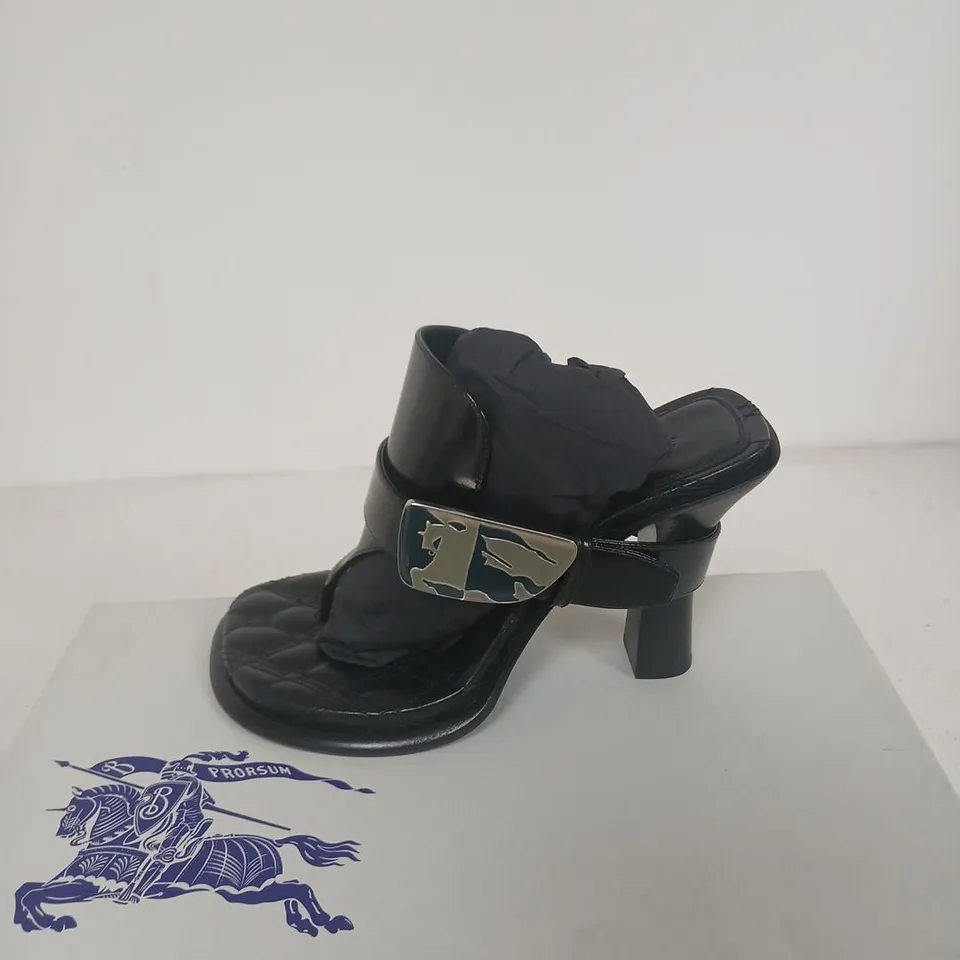 BURBERRY BLACK LEATHER SANDAL WITH BUCKLE STRAP – UK 4 (EUR 37)
