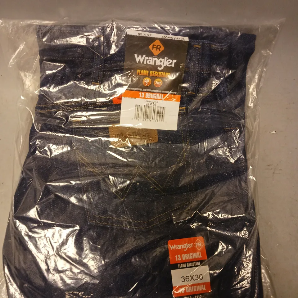 BRAND NEW WRANGLER FLAME RESISTANT JEANS IN BLUE SIZE 36/30