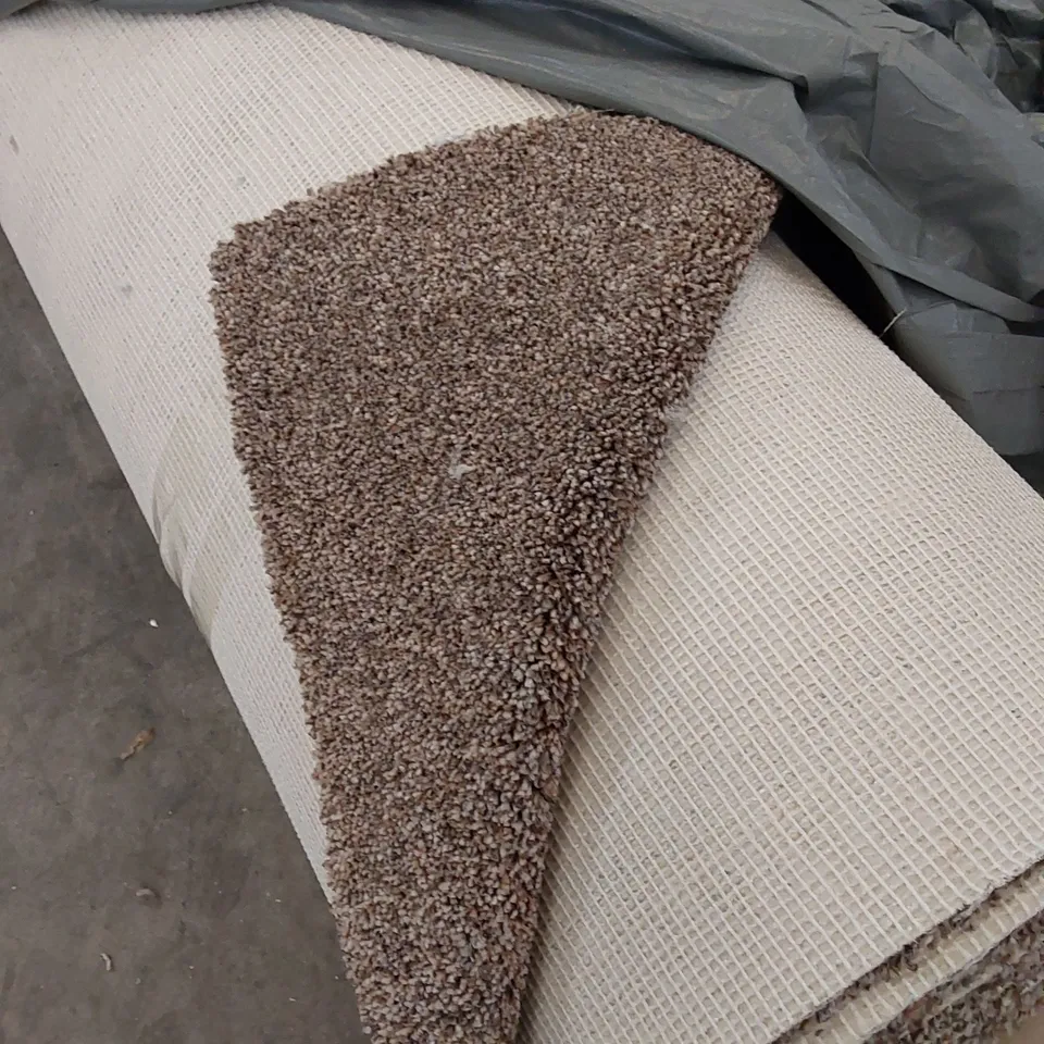 ROLL OF QUALITY STS HERITAGE LUXURY CARPET // SIZE: APPROX. 5 X 7.3m