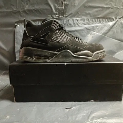 BOXED PAIR OF NIKE AIR JORDAN 4 RETRO SHOES IN BLACK SIZE UK 7