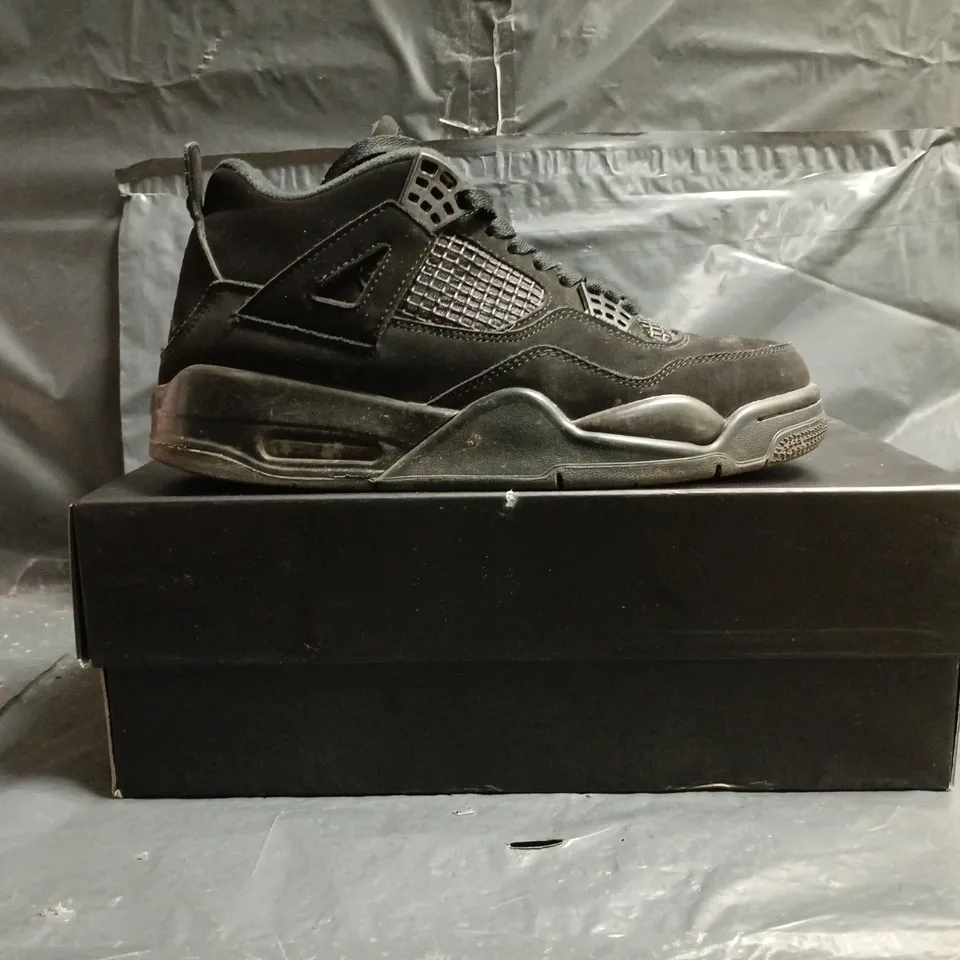 BOXED PAIR OF NIKE AIR JORDAN 4 RETRO SHOES IN BLACK SIZE UK 7