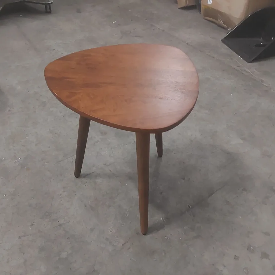 THREE-LEGGED SOLID WOOD SIDE TABLE WITH TRIANGULAR TOP – MID-CENTURY STYLE