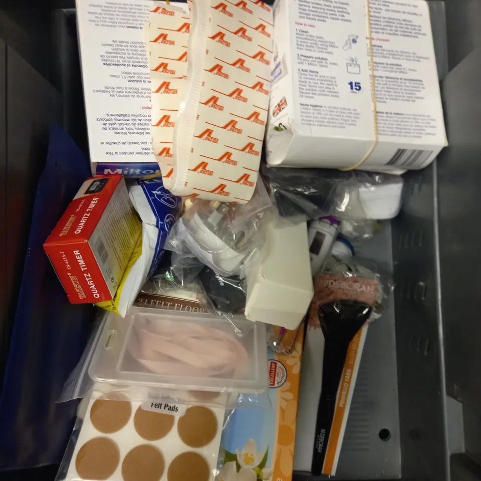 BOX OF APPROXIMATELY 15 ASSORTED HOUSEHOLD ITEMS TO INCLUDE FOLDABLE WALKING STICK, ORGANISER & PEN SET, WARDROBE DEHUMIDIFIERS ETC 
