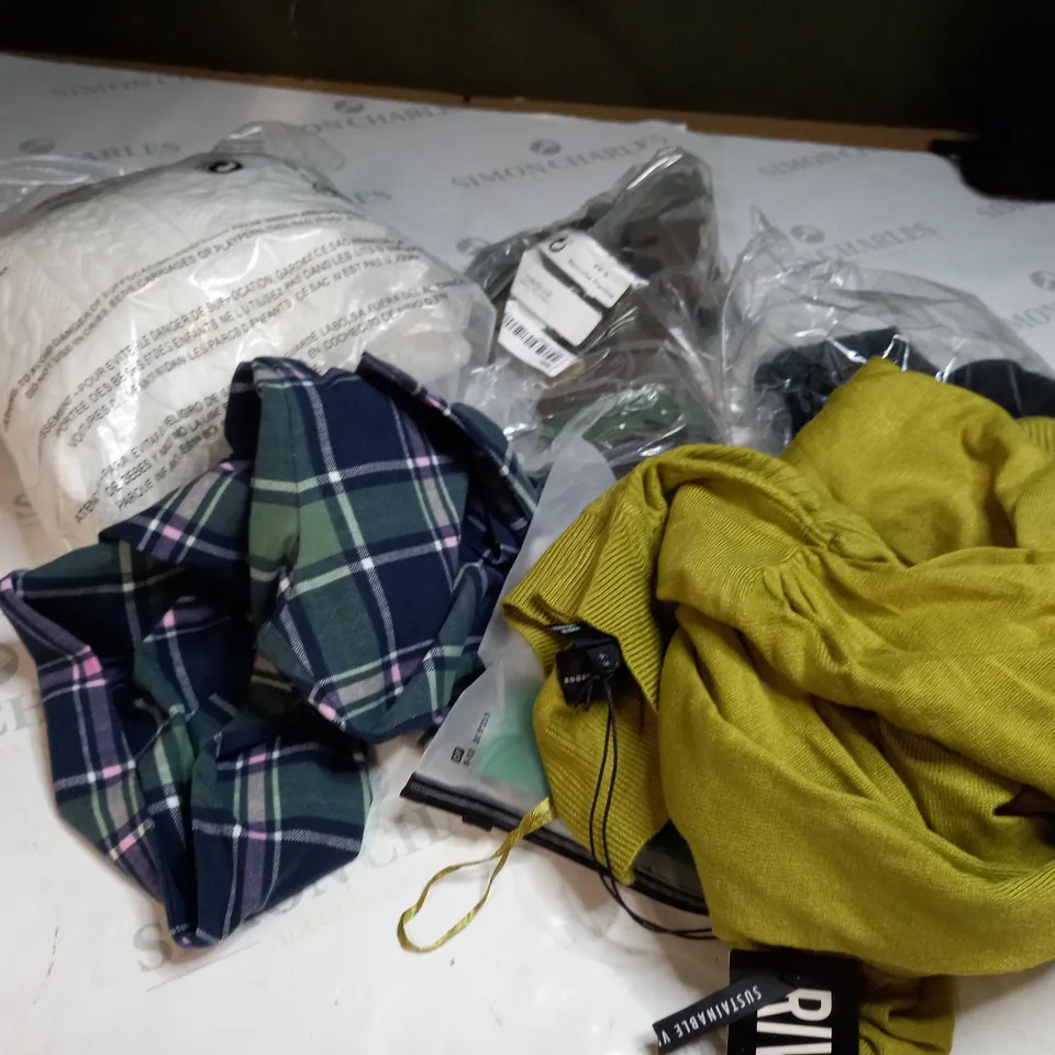  BOX OF ASSORTED CLOTHING ITEMS TOO INCLUDE DRESSES , SHIRTS AND TROUSERS IN VARIOUS SIZES AND COLOURS   