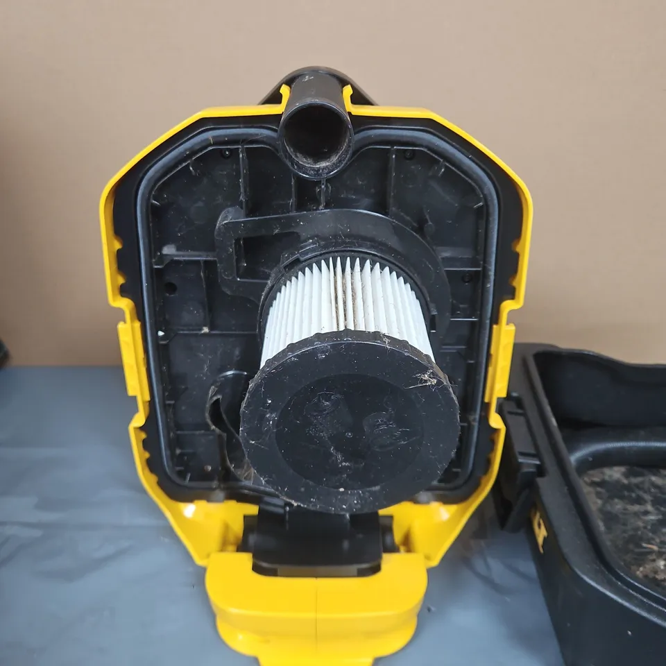 DEWALT DCV584L 7.5L WET/DRY VACUUM – YELLOW