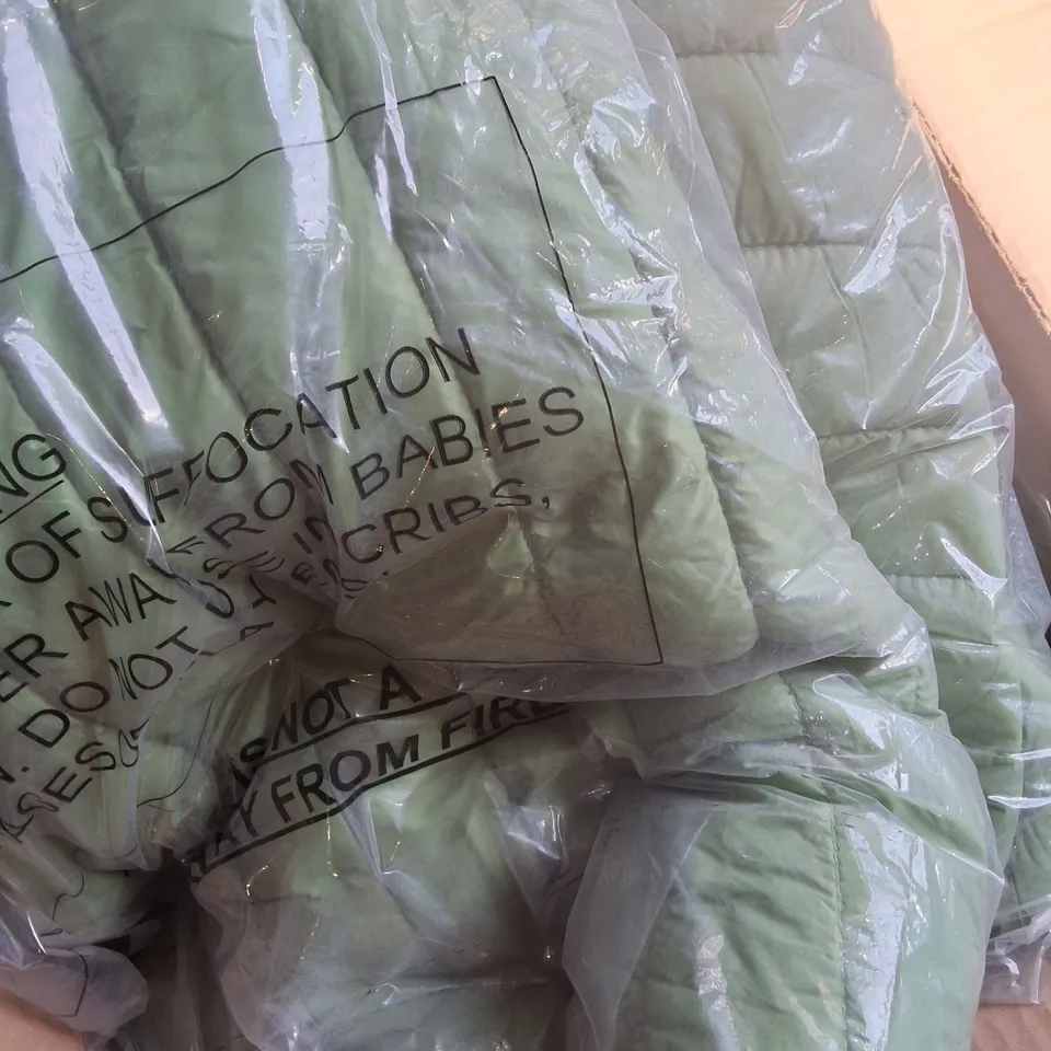APPROXIMATELY 6 ARCTIC STORM ERIK STK JACKETS IN GREEN