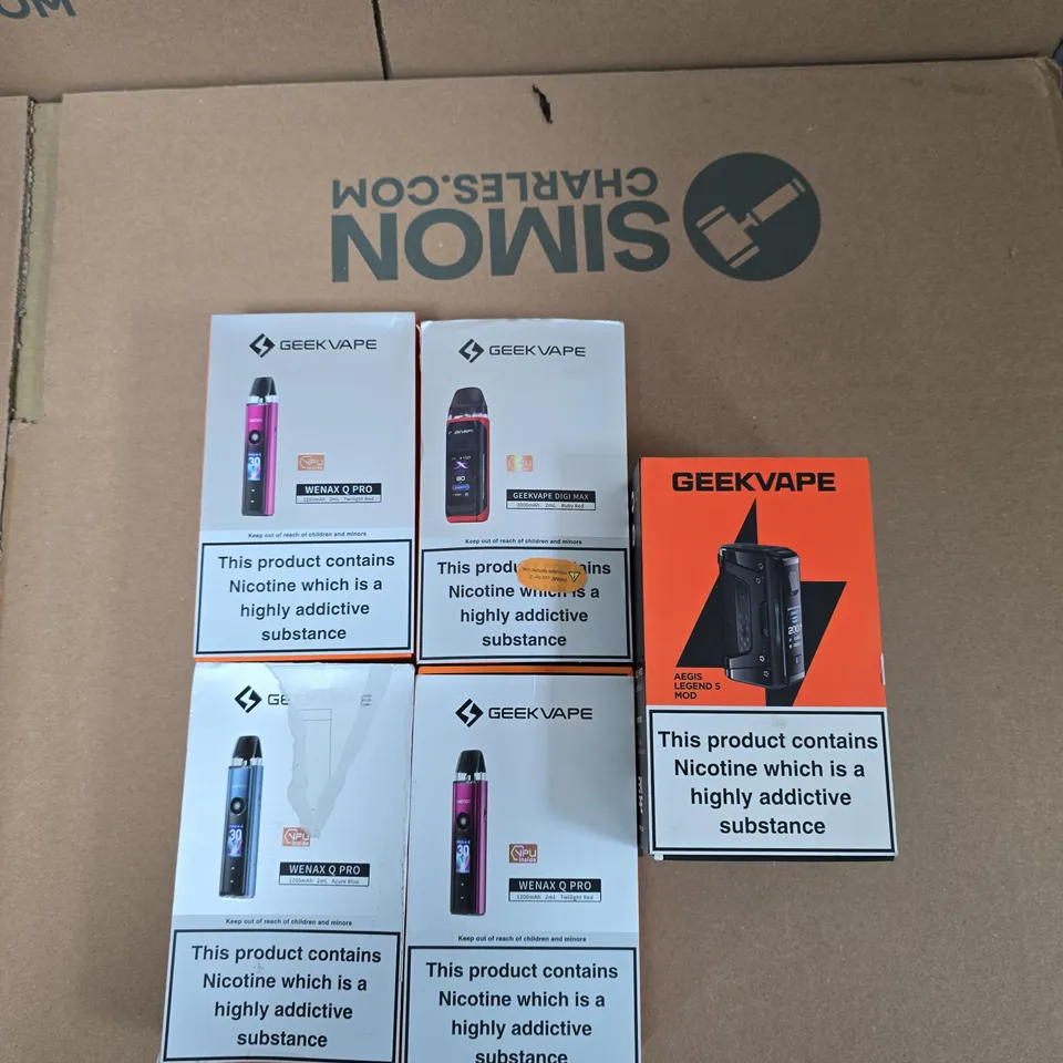 BOX OF APPROXIMATELY 30 ASSORTED E-CIGARETTES AND ACCOMPANIMENTS TO INCLUDE: VARIOUS GEEKVAPE ITEMS 