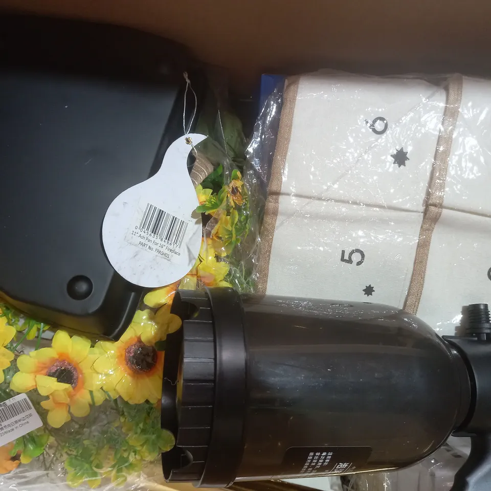 BOX OF APPROXIMATELY 15 ASSORTED HOUSEHOLD ITEMS TO INCLUDE EXTENSION LEAD, SEASONING JAR, HAND-HELD IRONING MACHINE, ETC