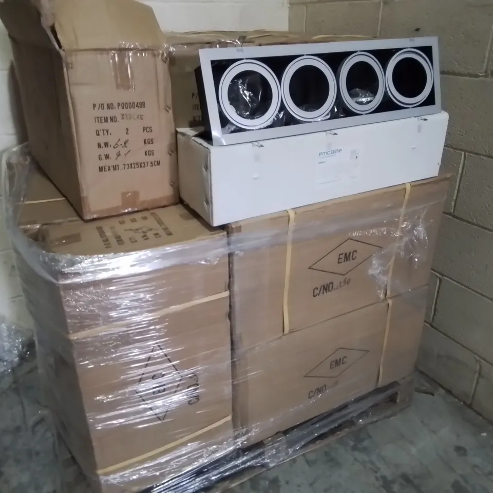 LOT OF 32 BOXED EMCOLITE CFL AR111 DOWNLIGHTS 