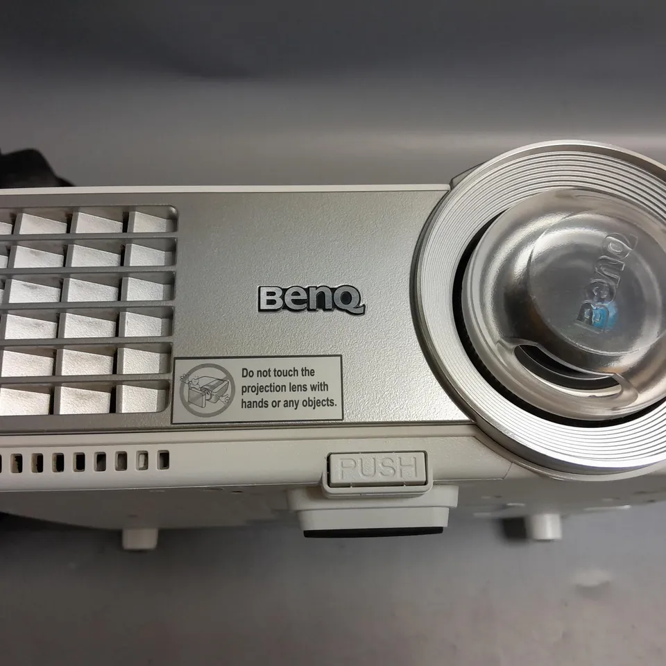 UNBOXED BENQ DIGITAL PROJECTOR