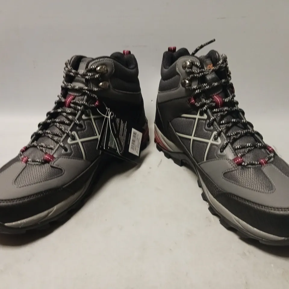 BOXED PAIR OF REGATTA SAMARIS III BOOTS IN BLACK/GREY/RED UK SIZE 11