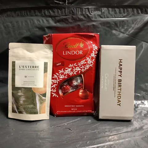 APPROXIMATELY 10 ASSORTED FOOD AND DRINK ITEMS TO INCLUDE LINDT LINDOR, HOTEL CHOCOLAT, ETC