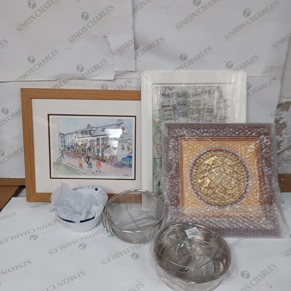 LOT TO CONTAIN APPROXIMATELY 25 ASSORTED HOMEWARE GOODS & PRODUCTS, INCLUDES PICTURES, KITCHEN ITEMS AND THROWS