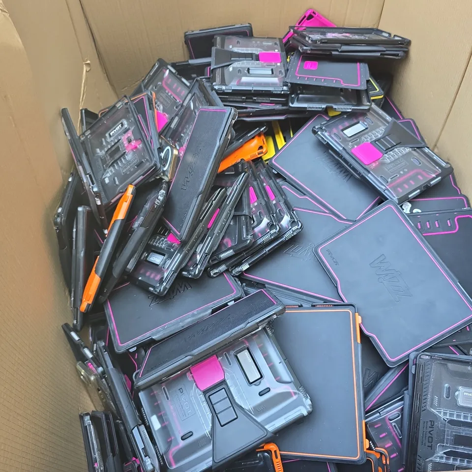 PALLET CONTAINING A LARGE QUANTITY OF ASSORTED TABLET CASES