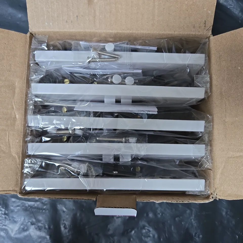 BOXED WICKES 5 PACK OF DOUBLE SWITCHED SOCKETS