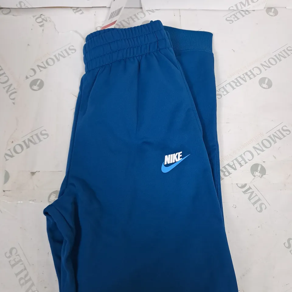 NIKE LOGO FLEECED SWEATSHIRT AND JOGGING BOTTOMS SIZE L (KIDS)