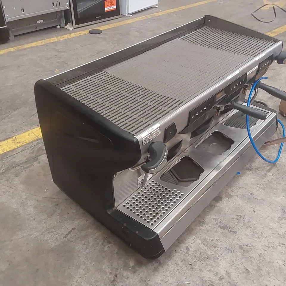 RANCILIO CLASSE 7 COMMERCIAL 3 GROUP COFFEE MACHINE